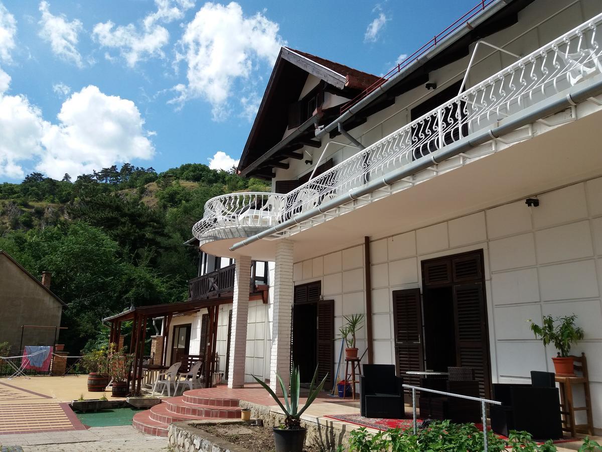 Valcsics Villa Panzio Печ Экстерьер фото