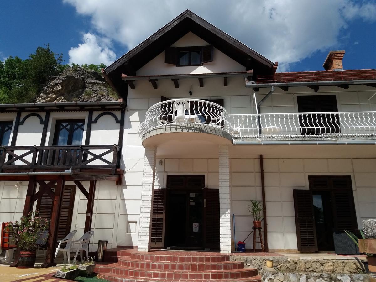 Valcsics Villa Panzio Печ Экстерьер фото